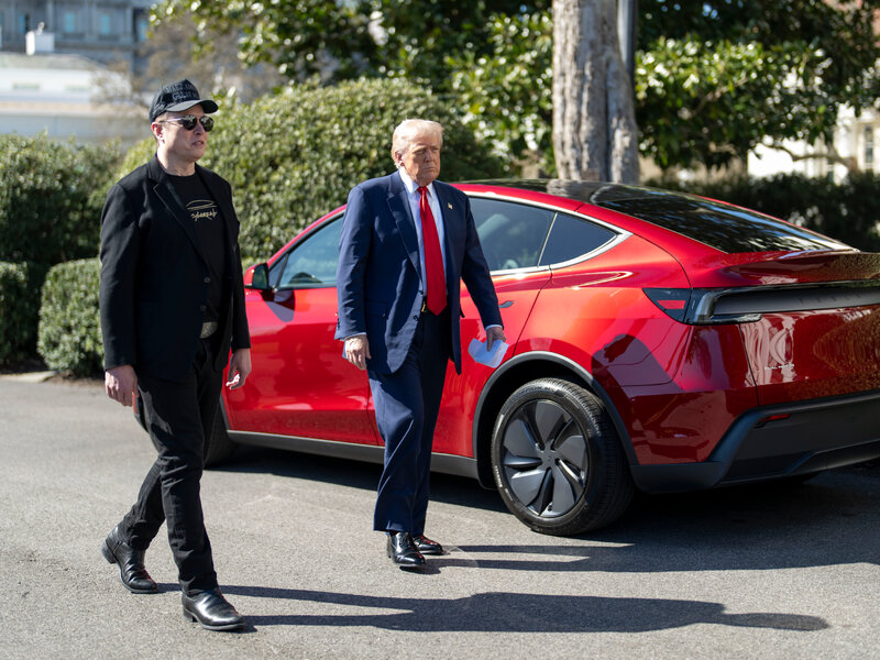 Saham Tesla Naik di Tengah Ketegangan Elon Musk dan Donald Trump