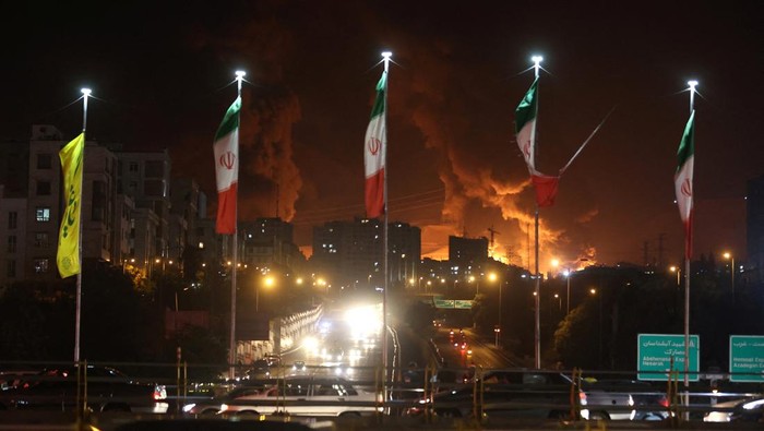 Ketegangan Iran-Israel Guncang Pasar Global, Saham AS Turun, Harga Minyak dan Emas Melonjak